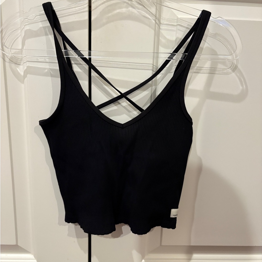 Vuori black ribbed workout tank top! 🖤